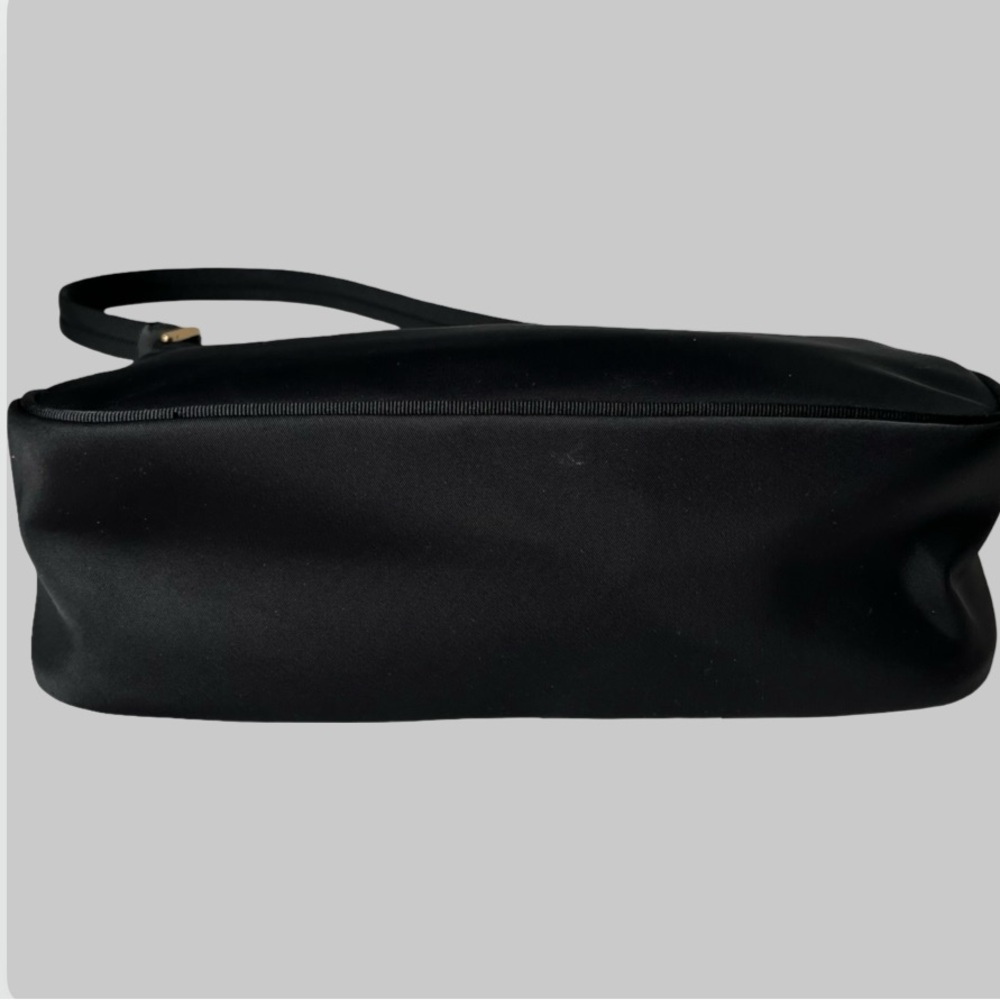 Kate Spade Embellished durable woven nylon with leather trim
Matte lining - Picture 8 of 12